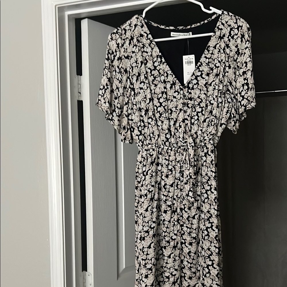 Abercrombie & Fitch Black and White Flutter Sleeve Midi Sundress